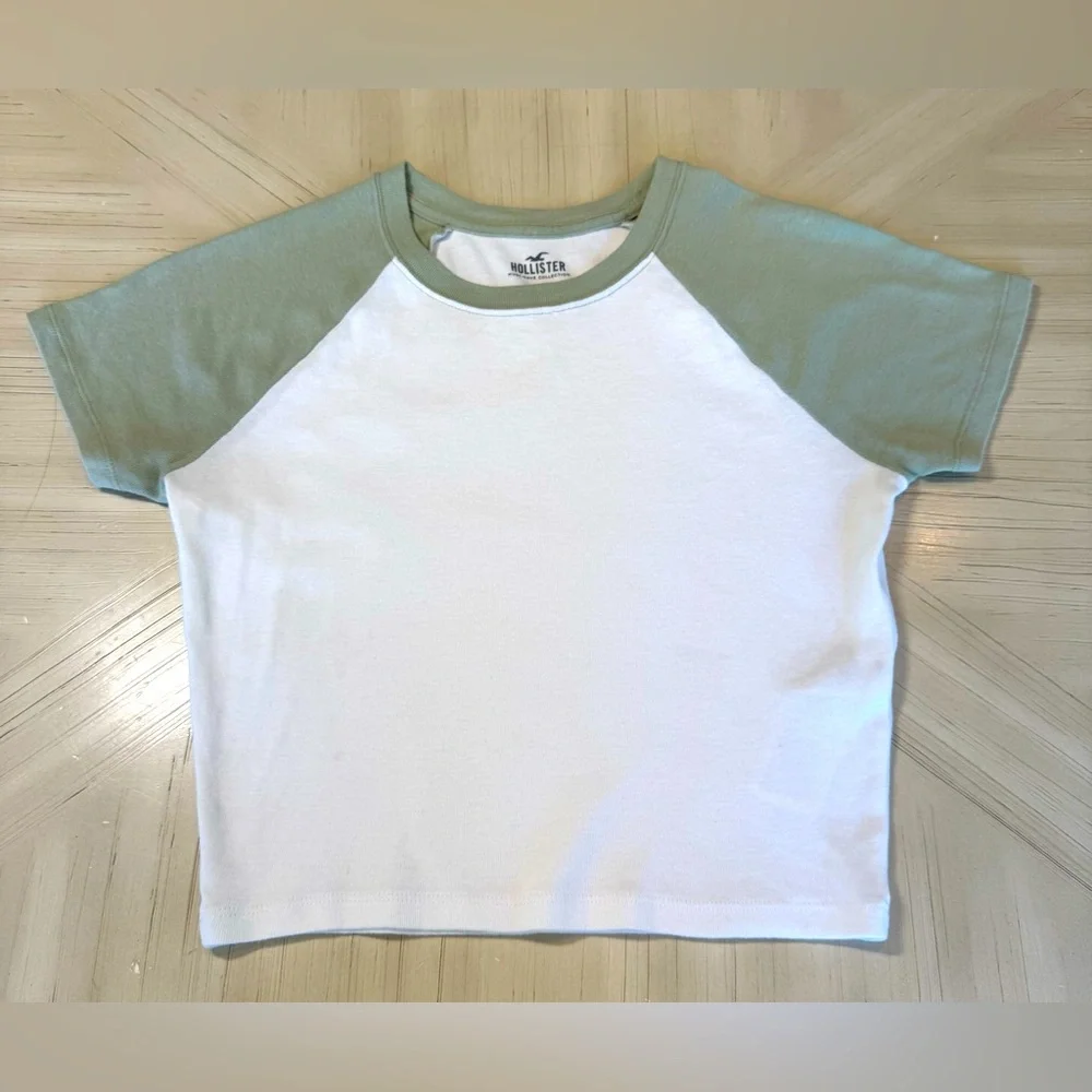 Like New!  Hollister Must Have Collection- Short Crew Baby Tee- Green/White Sz S - Picture 8 of 10